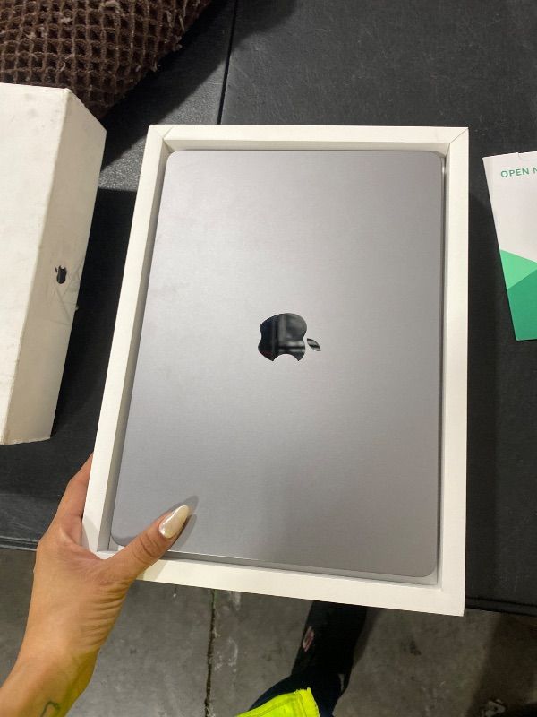 Photo 1 of 2022 M2 13 inch MAC BOOK
