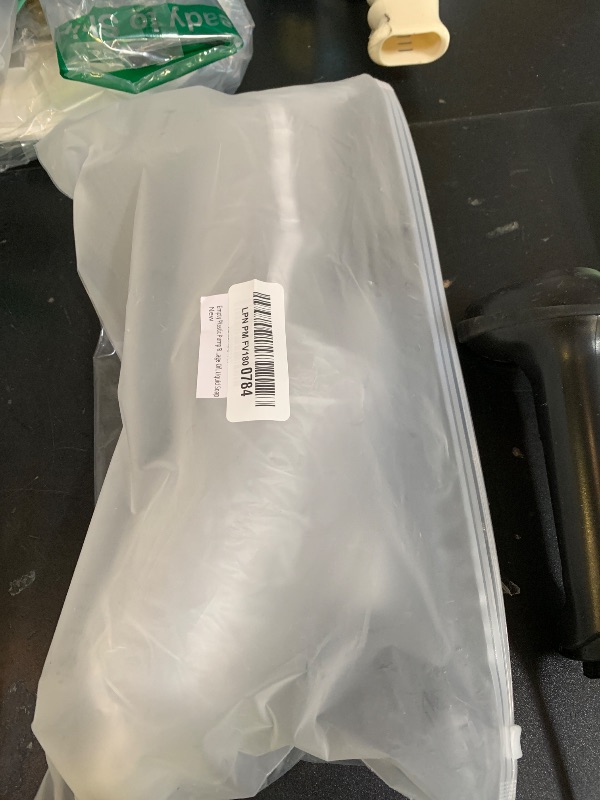 Photo 1 of **********MISSING PARTS*******
Empty Plastic Pump Bottles Dispenser 4 Pack 16oz/500ml Portable Clear BPA-Free Cylinder Shampoo Lotion Hand Pump Bottle Durable Refillable Containers