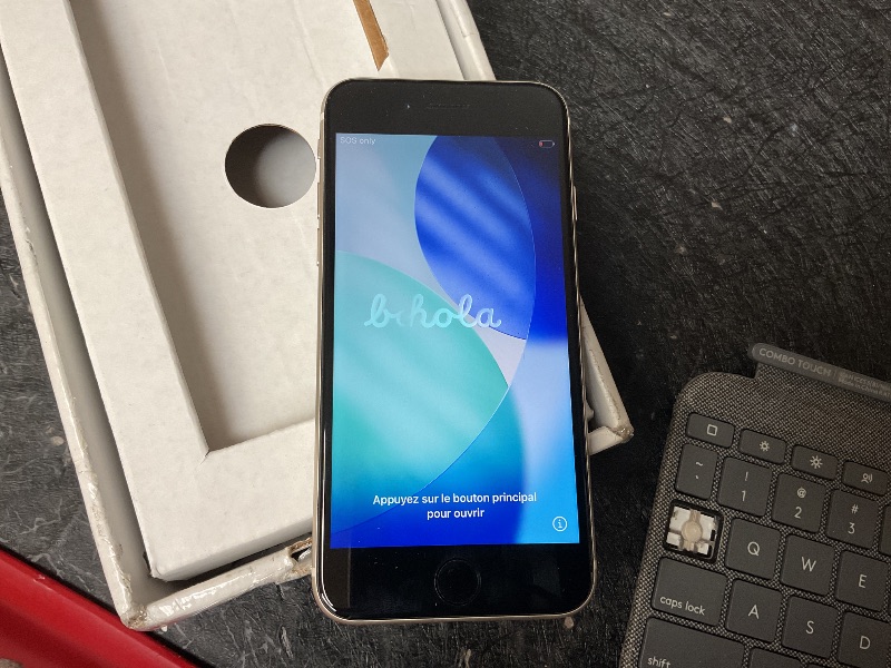 Photo 1 of Apple iPhone SE 3rd Gen, 128GB, Starlight - Unlocked (Renewed Premium)