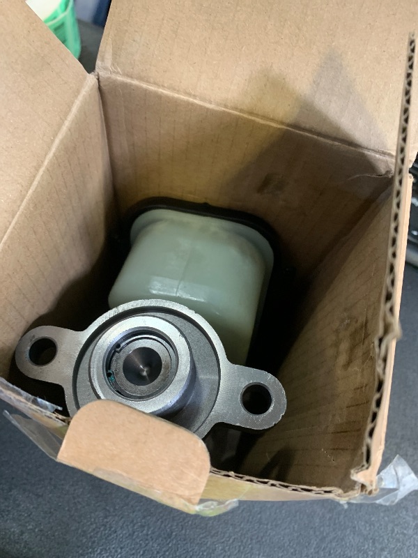 Photo 1 of Master cylinder