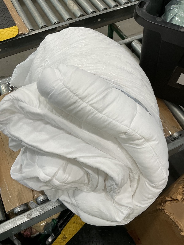 Photo 1 of ****SEE COMMENTS*** EASELAND Mattress Pad Pillow Top Mattress Cover Quilted Fitted Mattress Protector Cotton Top Stretches up 8-21" Deep Pocket Cooling Mattress Topper (60x80 inch, White)