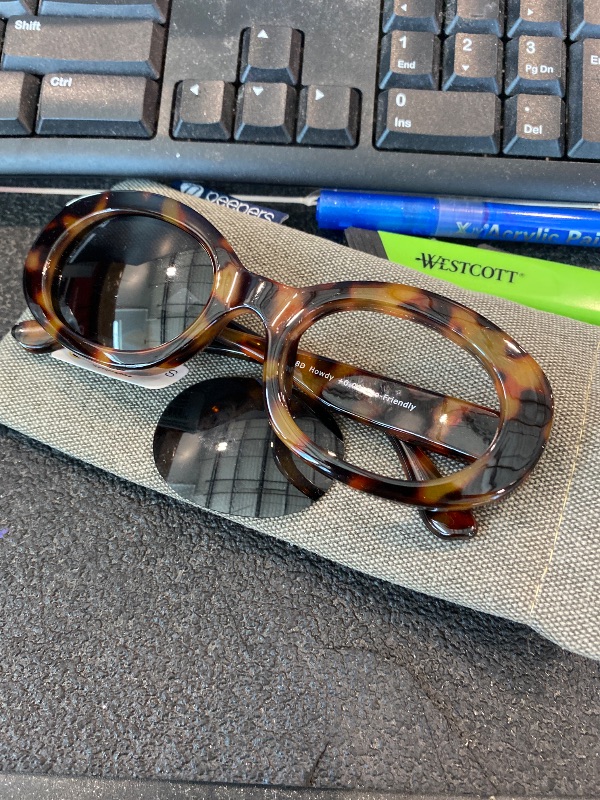 Photo 1 of [DAMAGED] Peepers by PeeperSpecs Howdy Polarized Sun - Tortoise