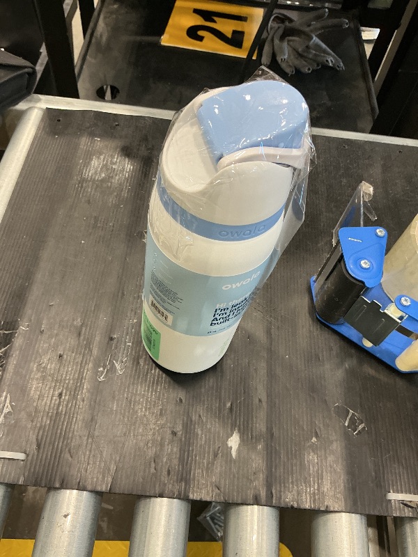Photo 1 of [BROKEN LID; DOES NOT CLOSE] Owala FreeSip Insulated Stainless Steel Water Bottle with Straw for Sports and Travel, BPA-Free, 32oz, Iced Breeze