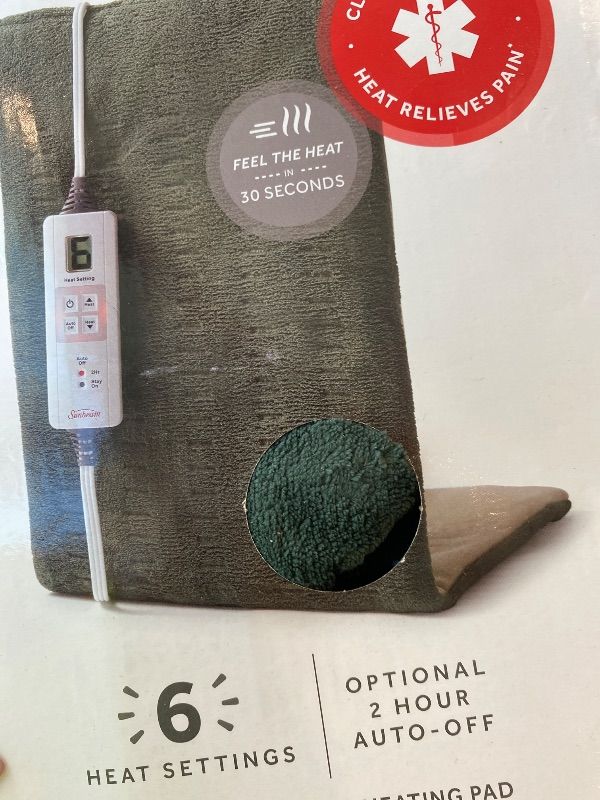 Photo 1 of **UNTESTED**
Sunbeam XL Heating Pad for Back Neck and Shoulder Pain Relief Auto Shut Off 6 Heat Settings Extra Large 12 x 24 Green Ideal for Muscle Aches and Arthritis Pain