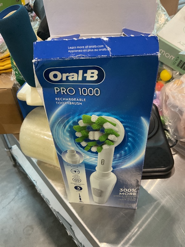 Photo 1 of **NON-FUNCTIONAL**
Oral-B Pro 1000 Rechargeable Electric Toothbrush, White