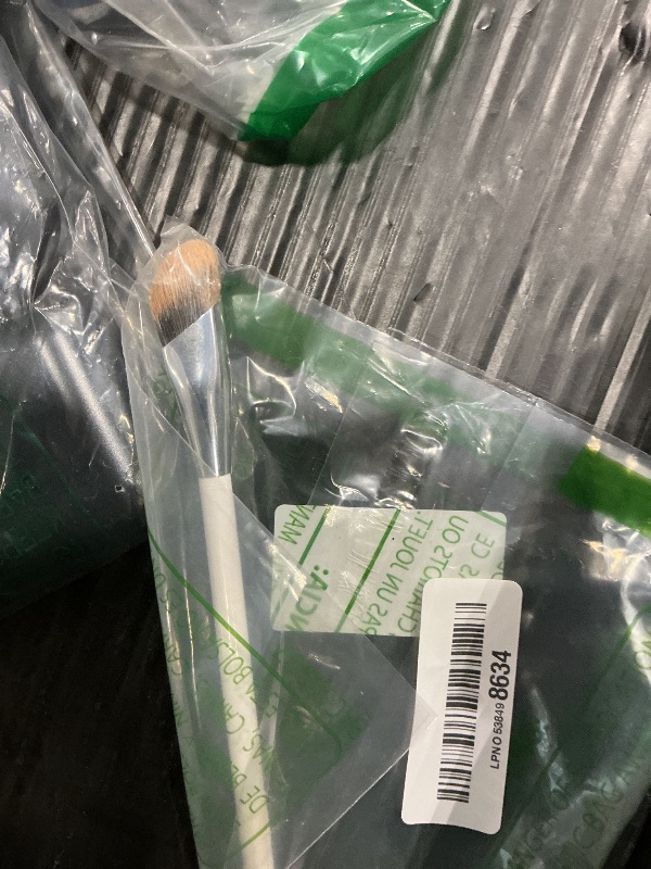 Photo 1 of **ITEM IS DIRTY**
Albeaut Concealer Brush, Angled Under Eye Makeup Small Foundation Precision Face Blending Brush (193 concealer brush)