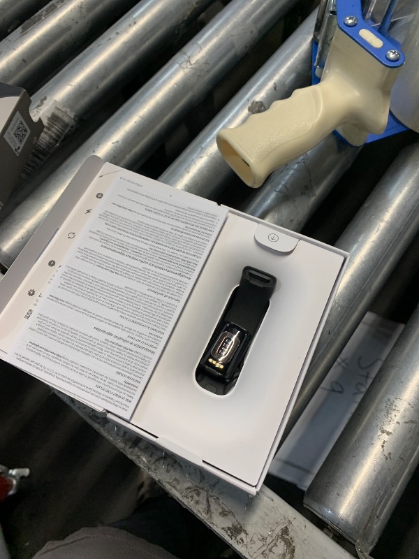 Photo 1 of ***NO CHARGER***
Fitbit Charge 6 Fitness Tracker with Google apps, Heart Rate on Exercise Equipment, 6-Months Premium Membership Included, GPS, Health Tools and More, Obsidian/Black, One Size (S & L Bands Included)