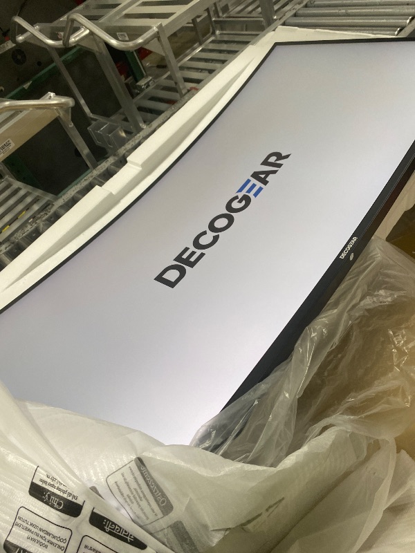 Photo 1 of Deco Gear 40” UltraWide Monitor (5120×2160), IPS, HDR10, 21:9, 100% sRGB / 96% DCI-P3, USB-C, HDMI,