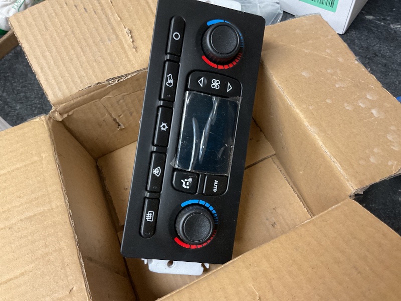 Photo 1 of ISINSWIFT 599-211XD Climate Control Module,A/C Heater Climate Control Panel Fit for Silverado Suburban Trailblazer Avalanche, Sierra Yukon Envoy Escalade, Replace#10367041,10399657,10367042