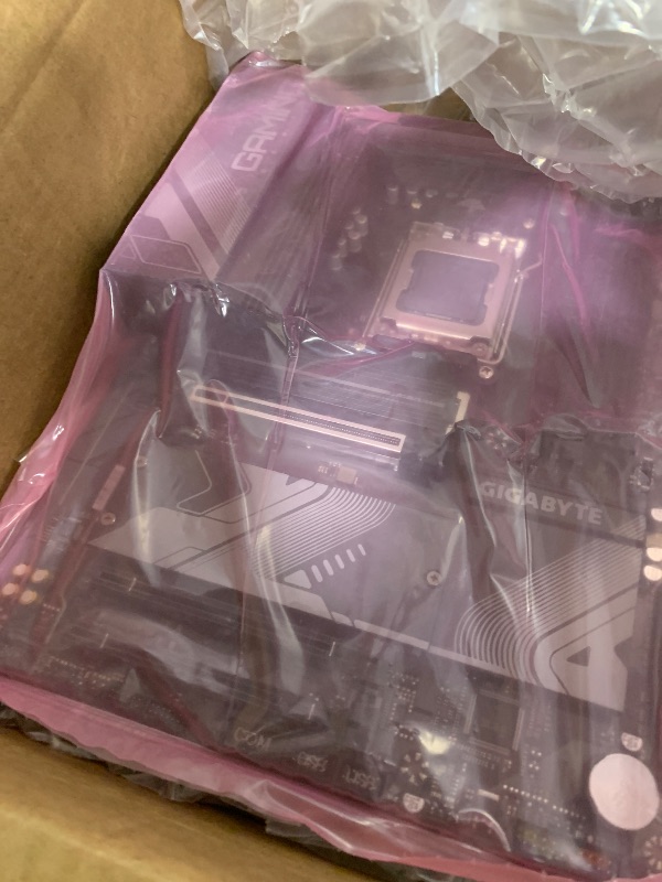 Photo 1 of GIGABYTE B650 Gaming X AX AMD AM5 ATX Motherboard, Support Ryzen 9000/8000/7000, DDR5, 8+2+1 Power Phase, 3X M.2, PCIe 4.0, USB-C 3.2 Gen 2, WIFI6E, 2.5GbE, EZ-Latch, Q-Flash, RGB Fusion