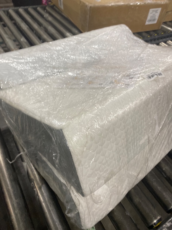 Photo 1 of WGAKCED 3Pcs Wedge Pillow Set for After Surgery,Acid Reflux Relief, Adjustable Bed Wedge Pillows for Sleeping,Anti Snore, Memory Foam Triangle Pillow for Back&Neck&Shoulder Pain Relief, White&Grey