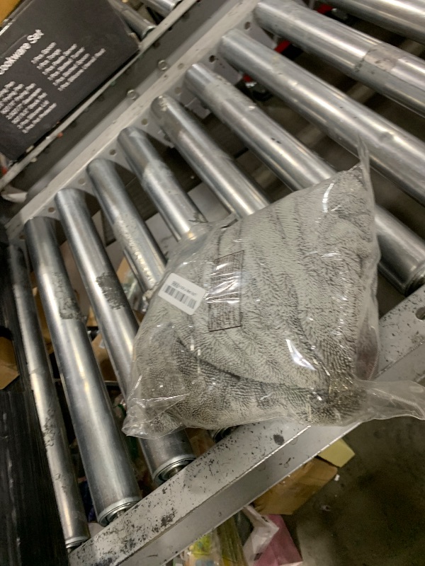 Photo 1 of [Dreadnought] Microfiber Car-Drying Towel, Superior Absorbency for Drying Cars, Trucks, and SUVs, Double-Twist Pile, One-Pass Vehicle-Drying Towel (20"x30", Gray) 1-Pack