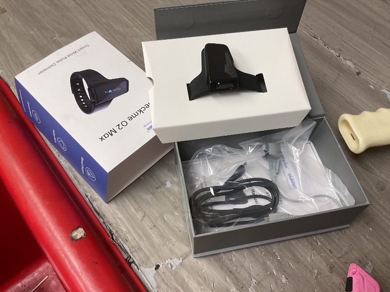 Photo 1 of Wellue O2 Pulse Oximeter with Smart Reminder | Blood Oxygen Saturation Monitor for SpO2 and Heart Rate Tracking Continuously, Bluetooth Finger Ring with Free APP &PC Report, Style 1