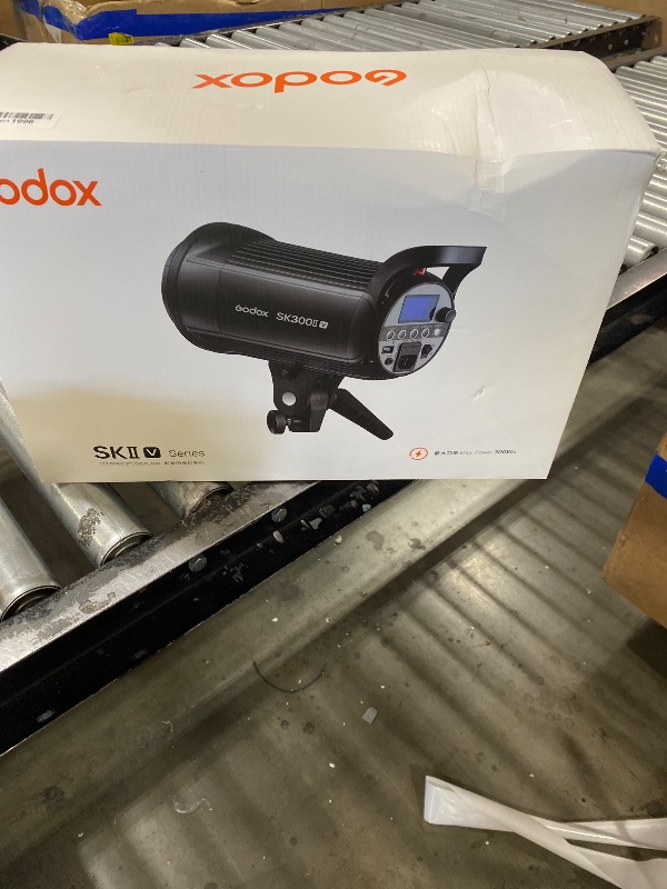 View 2 of GODOX SK400II-V (New Upgrade) 400Ws Bowens Mount Photo Studio 2.4GHz GN65 Built-in LED Modeling Lamp 5600±200K Strobe Light Photography Lamp for Product/Wedding/Portrait