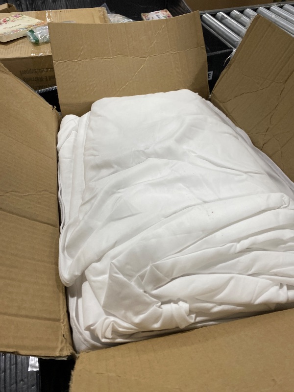 Photo 1 of 10 Pack White Round Tablecloths, 120 Inch Stain Resistant and Wrinkle Polyester Fabric Washable Table Clothes Cover for Kitchen Dining, Wedding, Reception Banquet, Birthday Party, Buffet Restaurant