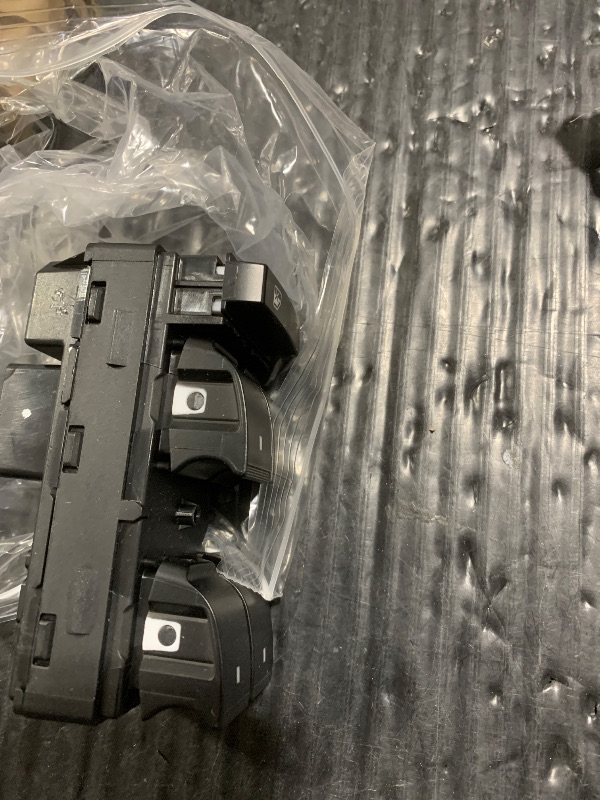 Photo 1 of GM Genuine Parts 15906883 Door and Side Window Switch with Mirror Switch, Black