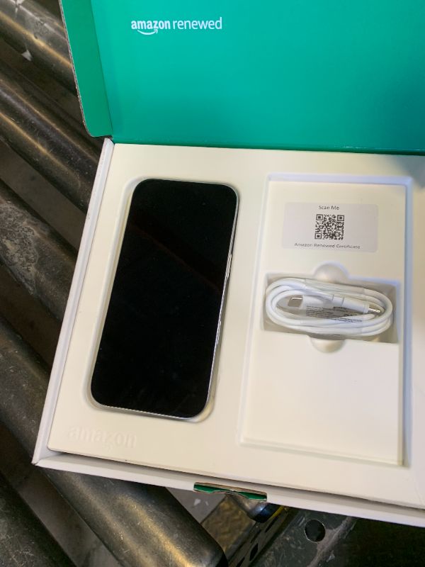 Photo 1 of Apple iPhone 16 Pro, US Version, 1TB, White Titanium - Unlocked (Renewed Premium)