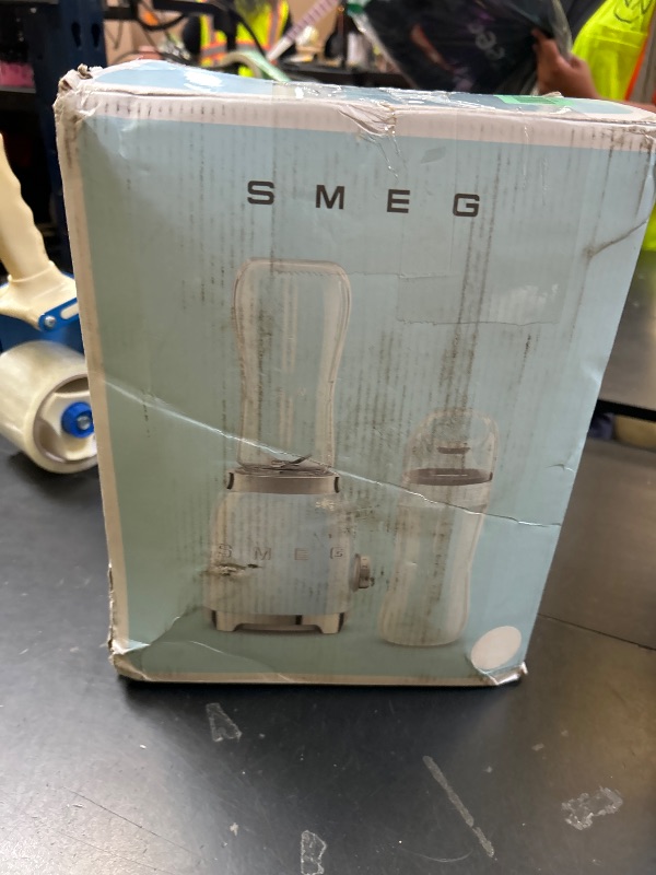 Photo 1 of SMEG 50's Retro Style Personal Blender with Backlit Knob and Two BPA 600 ML Free bottles PBF01WHUS