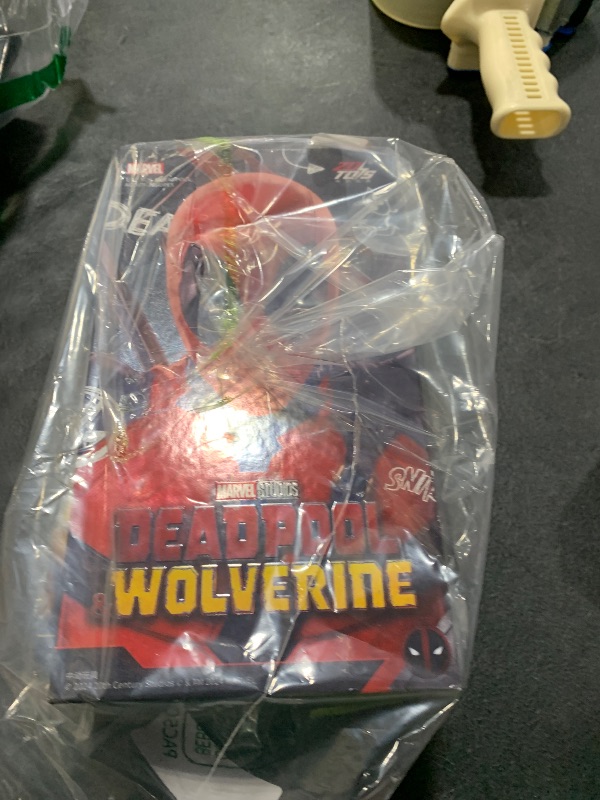 Photo 1 of LonullyMege Wolverine and Dead Full Set 2-Pack Action Figure 7 inch 1/10 Scale Legends Series Collectable Toys with Lots of Accessories Gift(Wolverine & Dead)