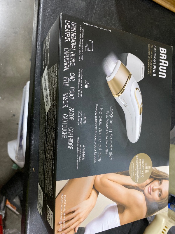 Photo 1 of Missing both heads/ razor------------------------------------------------Braun IPL, Silk·Expert Pro 5, IPL Hair Removal for Women and Men, Permanent Laser Hair Reduction At-Home, 2 Heads, Pouch, Venus Razor, IPL5157