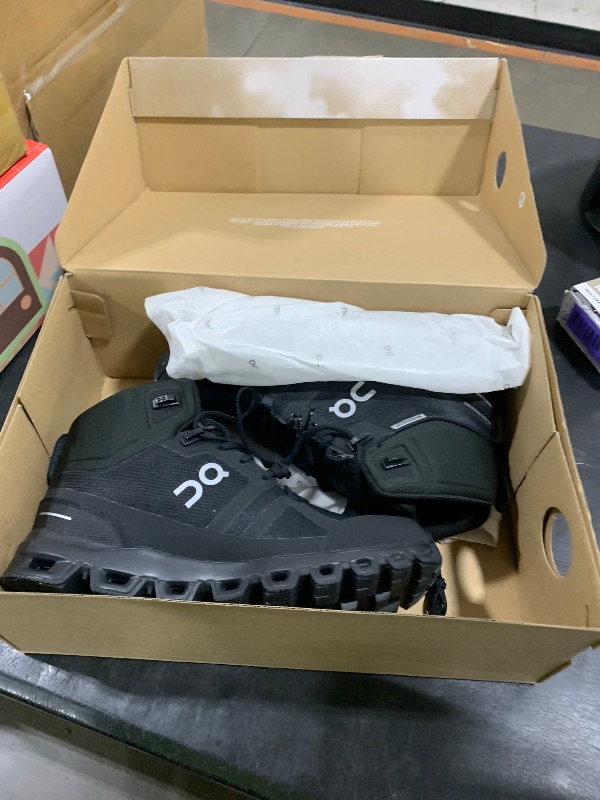Photo 1 of ON CLOUDROCK WATERPROOF - FEMME size 7.5