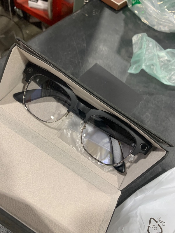 Photo 1 of LENS ARE BROKEN ********** 2026 AI Smart Glasses with Camera,8MP 4K Camera Glasses,Supports AI Voice Control/Video/Photo/Audio Recording,Bluetooth Glasses with 133 Translation,Photochromic Lenses+Blue Light for Men & Women