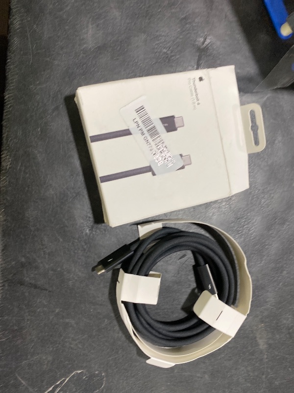 Photo 1 of Apple Thunderbolt 4 (USB-C) Pro Cable (1.8 m) ???????