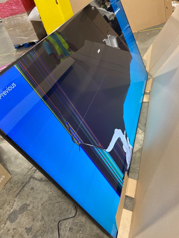 Photo 1 of Samsung 98-Inch Class QLED Q7F Series Samsung Vision AI Smart TV (2025 Model, 98Q7F) Quantum HDR, Object Tracking Sound Lite, Q4 AI Gen1 Processor, 4K upscaling, Gaming Hub w/Alexa Built-in. SALVAGE FOR PARTS ONLY