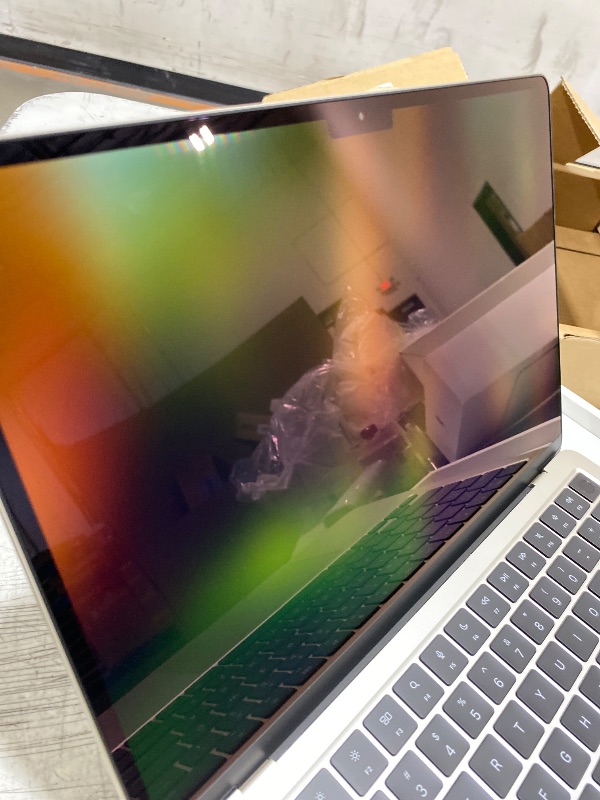 Photo 1 of Apple 2025 MacBook Air 13-inch Laptop with M4 chip: Built for Apple Intelligence, 13.6-inch Liquid Retina Display, 16GB Unified Memory, 256GB SSD Storage, 12MP Center Stage Camera, Touch ID; Starlight