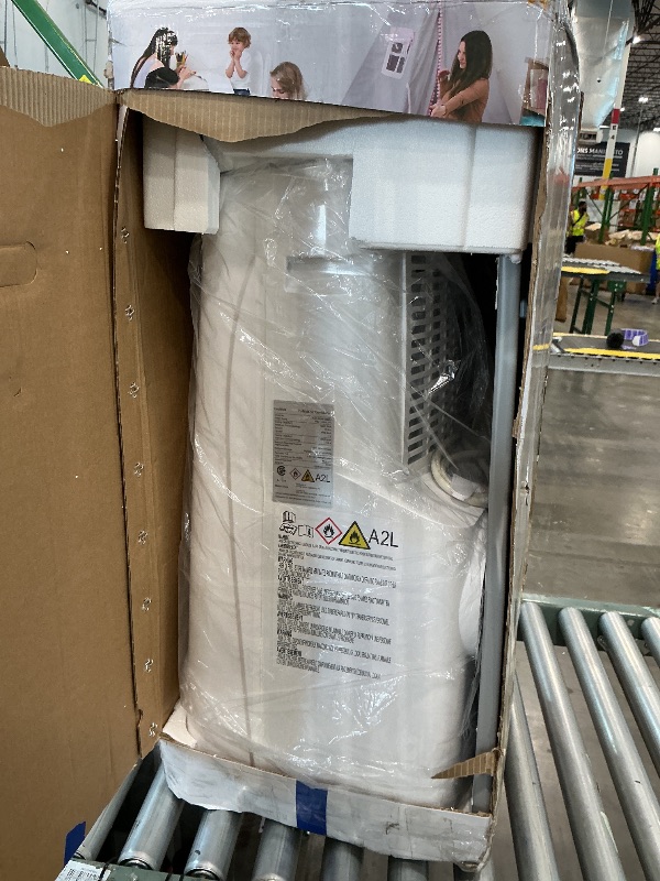 Photo 1 of [BLOWS AIR BUT NOT COOL] portable air-conditioning