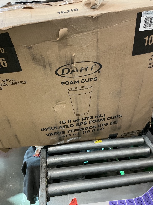 Photo 1 of 1000 foam cups 25 cups per sleeve 40 sleeves per case