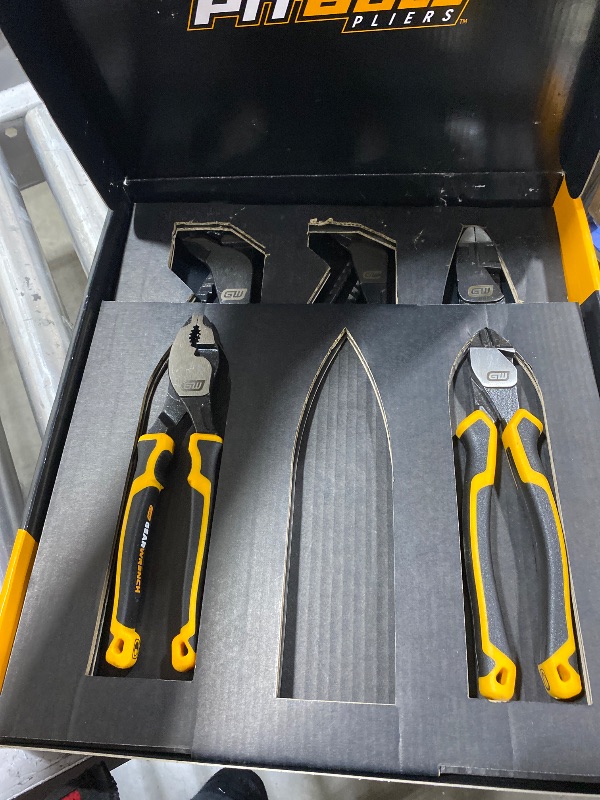 Photo 1 of GEARWRENCH 6 Pc. Pitbull Dual Material Mixed Plier Set - 82204C