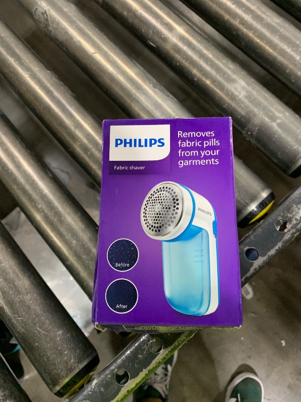 Photo 1 of Philips Fabric Shaver, Removes Fabric Pills, Suitable for All Garments, Large Blade Surface, Cleaning Brush, Includes Batteries, Blue (GC026/00)