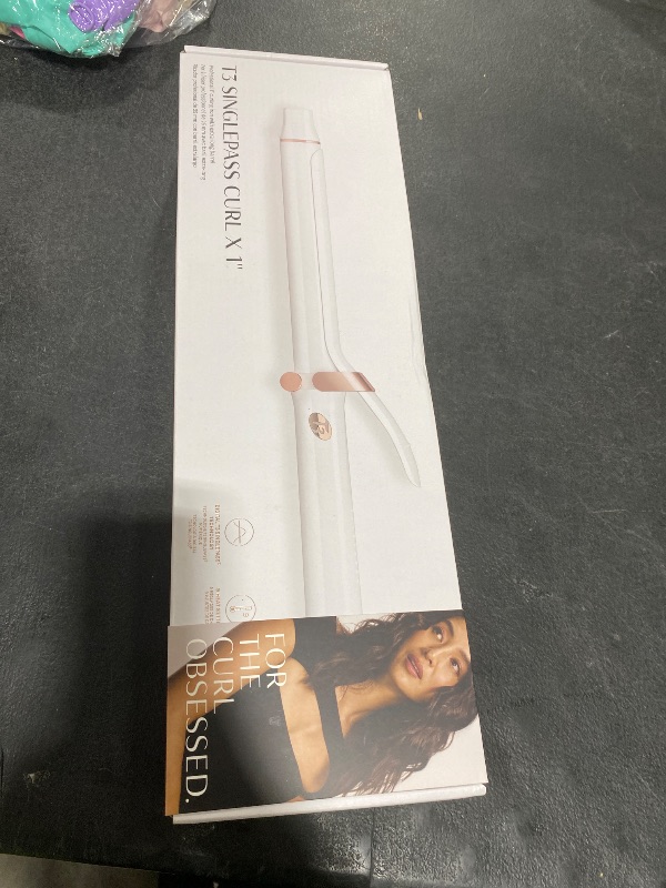 Photo 1 of T3 SinglePass Curl X Extra-Long Barrel 1", 1.25", 1.5" Curling Iron with 9 Heat Settings and Ceramic Barrel for Fast Styling and Lasting Results on All Hair Types