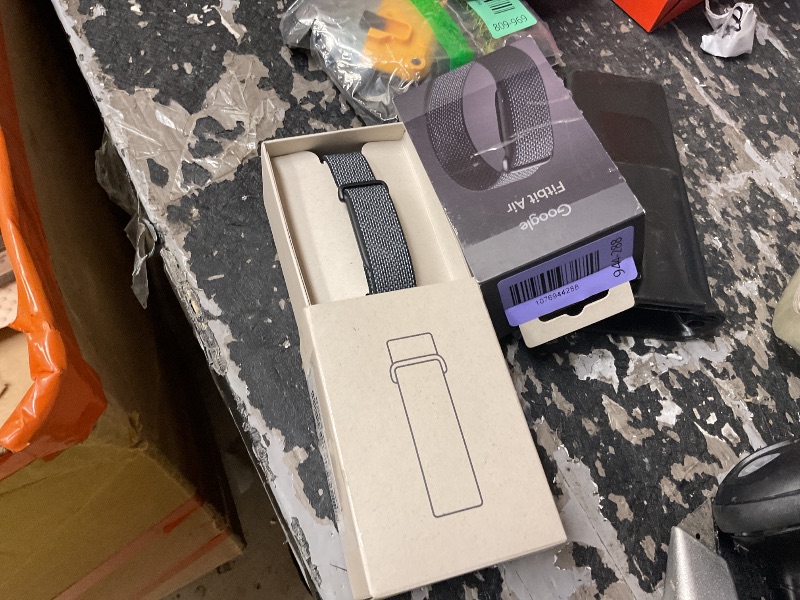 Photo 1 of Google Fitbit Air - Screenless Activity Tracker with Fitness, Heart Rate, and Sleep Tracking - Personalized AI-Powered Coaching - Up to 7 Days’ Battery Life - Works with iOS and Android - Obsidian