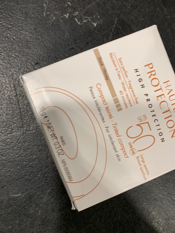 Photo 1 of Avène Mineral Tinted Compact SPF 50, Mineral Sunscreen Tinted Sun Care with Mirror, Fragrance-Free for Sensitive Face SPF, Water Resistant, Non-Greasy, Does not Contain Avène Thermal Spring Water