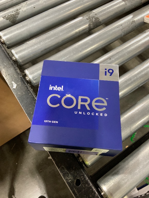 Photo 1 of Intel Core i9-13900K Desktop Processor 24 cores (8 P-cores + 16 E-cores) 36M Cache, up to 5.8 GHz