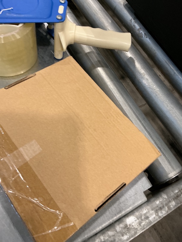 Photo 1 of 100 Pieces Adjustable Plant Trellis Connector Clip Plastic Plant Connector Stakes Garden Plastic Connector Connecting Joint Buckle Clip 8mm