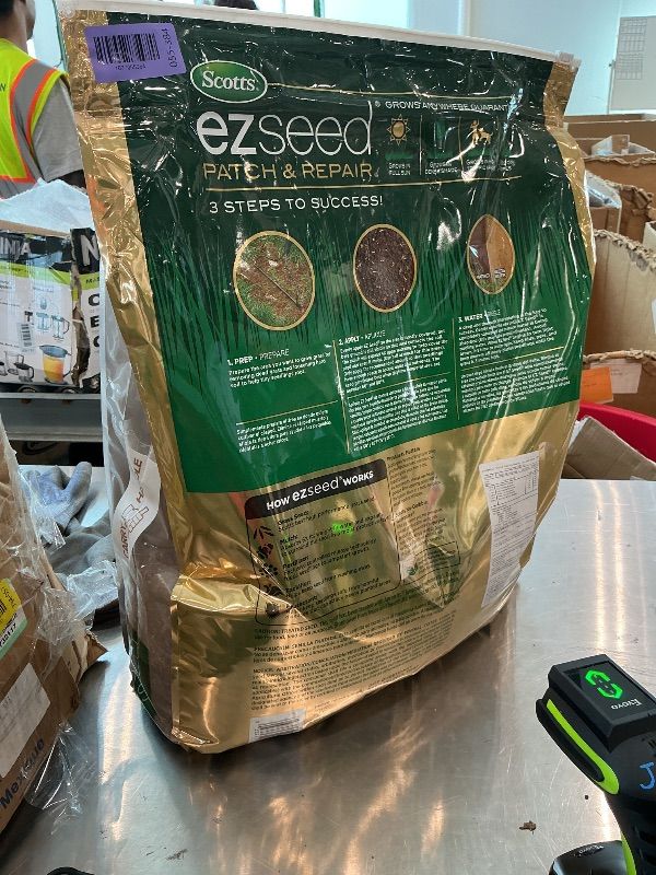 Photo 1 of [Used] Scotts EZ Seed Patch & Repair for Sun and Shade - Combination Mulch, Sun and Shade Grass Seed & Fertilizer for Bare Spots & Lawn Patch Repair, Covers up to 890 sq. ft., 40 lb.
