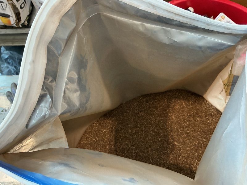Photo 1 of [Used] Scotts EZ Seed Patch & Repair for Sun and Shade - Combination Mulch, Sun and Shade Grass Seed & Fertilizer for Bare Spots & Lawn Patch Repair, Covers up to 890 sq. ft., 40 lb.