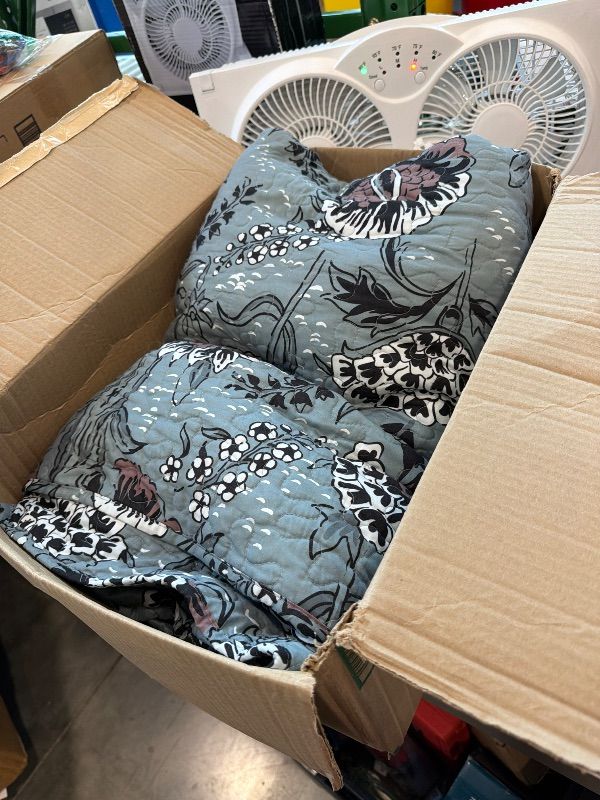 Photo 1 of [Used] QuiltMuse King Quilt Set - 100% Cotton Quilts King Size with Matching Shams, Vintage Floral Design Farmhouse Bedspread, 3 Pieces Summer Lightweight Coverlet Set with Solid Reverse, Oatmeal