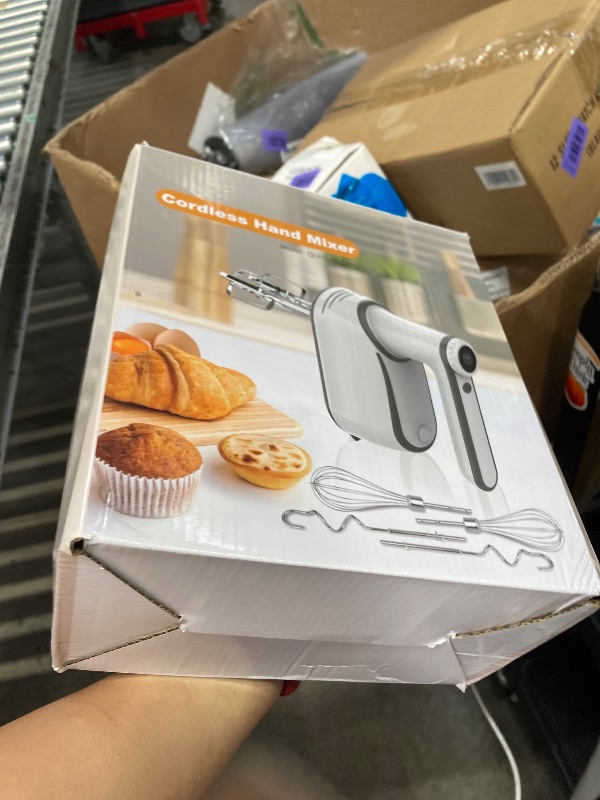 Photo 1 of ***MISSING PIECES -SELLING AS PART ONLY*** binROC, 12-Speed Rechargeable, 3 Stainless Steel Attachments, Snap-On Storage Case, LED, Self-Stand for Baking, Cake, Dough, Egg (Black)