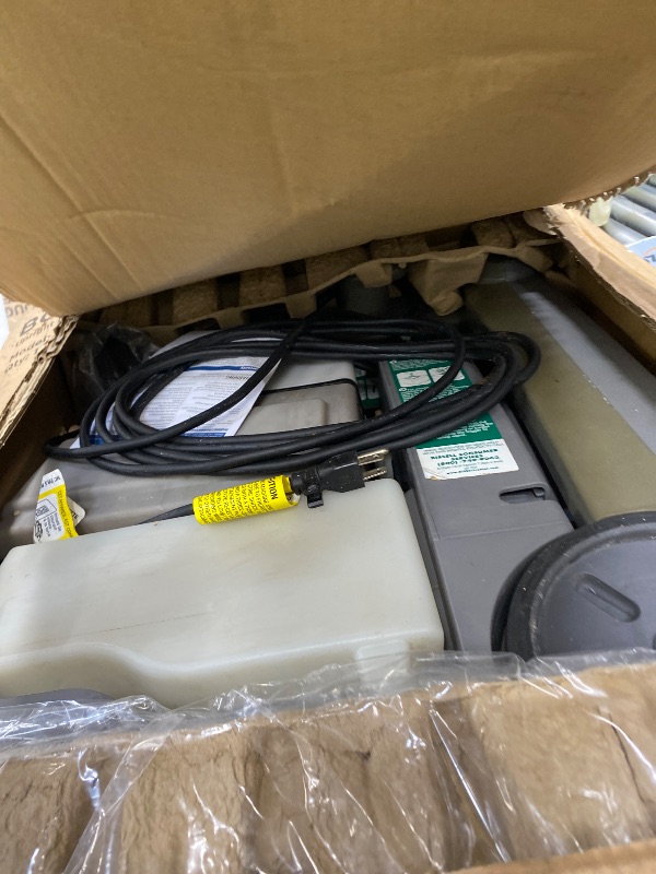 Photo 1 of ***Major damage case cracked cord cut***Bissell 31k8 Big Green Deep Cleaning Machine***Major damage case cracked cord cut***