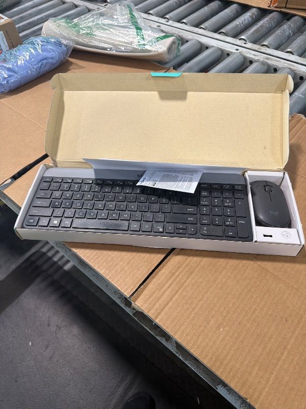 Photo 1 of *MISSING USB* Logitech MK470 Slim Compact Wireless Keyboard and Mouse Combo - Graphite