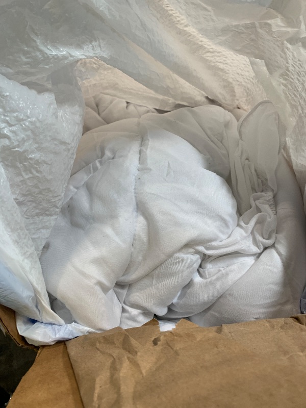 Photo 1 of ***SIMILAR ITEM*** EASELAND Twin XL Mattress Pad Pillow Top Quilted Fitted Mattress Cover/Protector Extra Long Cotton Top 8-21" Deep Pocket Cooling Mattress Topper (39x80 Inches, White)