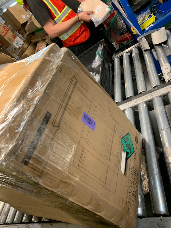 Photo 1 of *** PARTS ONLY DAMAGE AND UNABLE TO TEST A FUNCTIONAL
GE Profile Opal Ultra, Countertop Nugget Ice Maker, 1 Gal XL Side Tank, *Amazon Exclusive*, 38 lbs/Day, Pebble Pellet Crushed Ice Machine, WiFi Black Stainless Steel