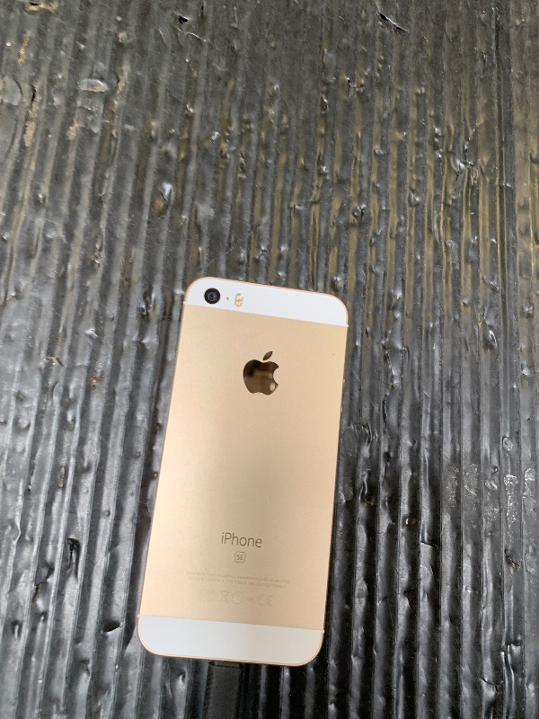 Photo 1 of iphone se