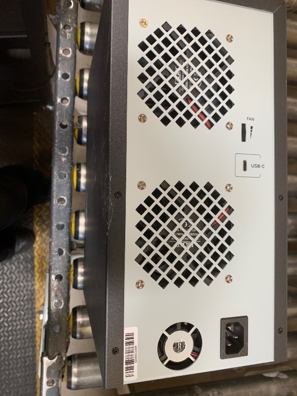 Photo 1 of 8 Bay Tool Less Tray Hot Swapable 2.5" and 3.5" SATA Hard Drive External USB-C 3.2 (10Gbps) Hard Drive Enclosure. Support up to 8X 22TB Capacity.