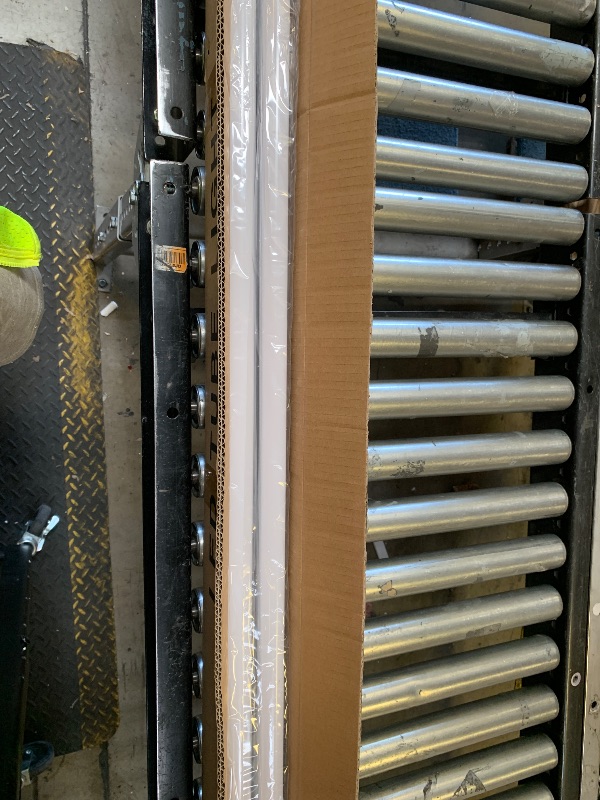 Photo 1 of PARMIDA 20-Pack 4FT LED T8 Hybrid Type A+B Light Tube, 18W, Plug & Play or Ballast Bypass, Single-Ended OR Double-Ended Connection, 2200lm, Frosted Cover, T8 T10 T12, UL - 5000K
