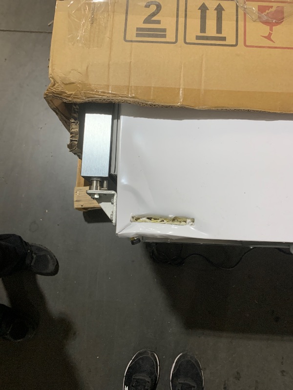 View 6 of ***MAJOR DAMAGE*****TRUCK/TRAILER PICKUP ONLY***BEYOU 10.7 Cu. ft. Commercial Freezer Upright with Single Glass Door